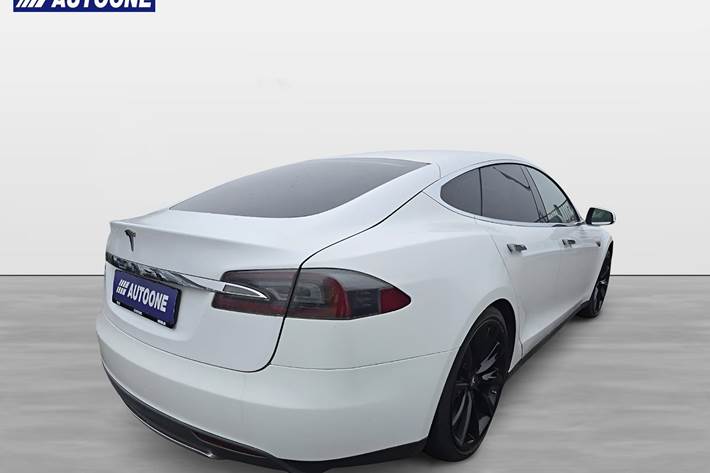 Hvid Tesla Model S fra 2014
