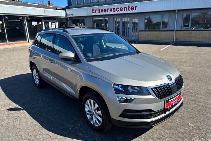Orange Skoda Karoq fra 2019