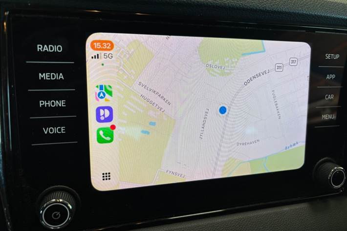 Orange Skoda Karoq fra 2019