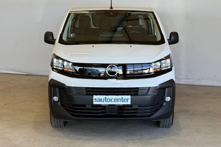 Hvid Opel Vivaro fra 2025