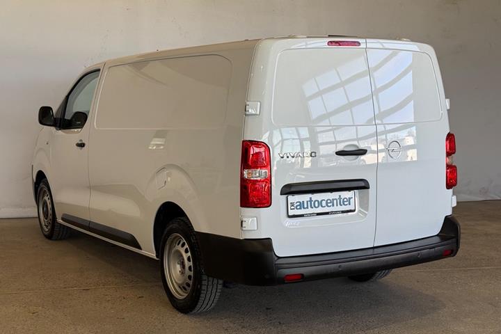 Hvid Opel Vivaro fra 2025