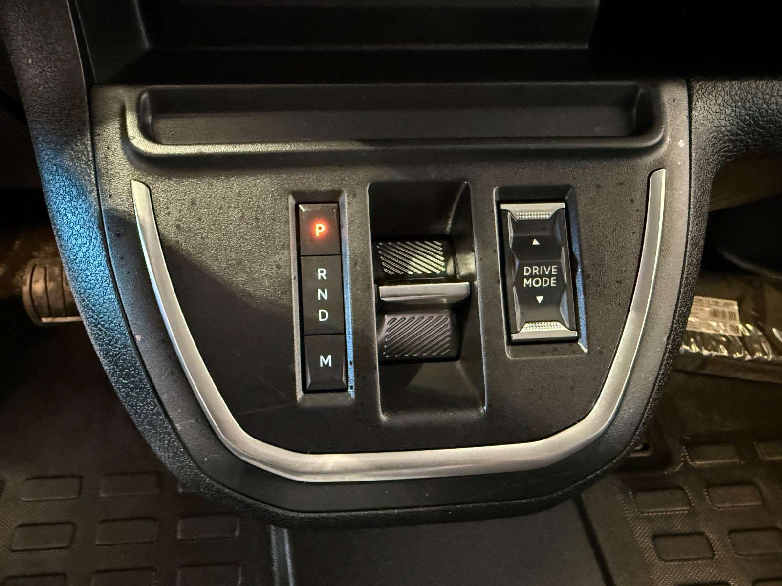 Hvid Opel Vivaro fra 2025
