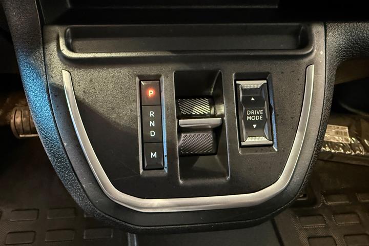Hvid Opel Vivaro fra 2025