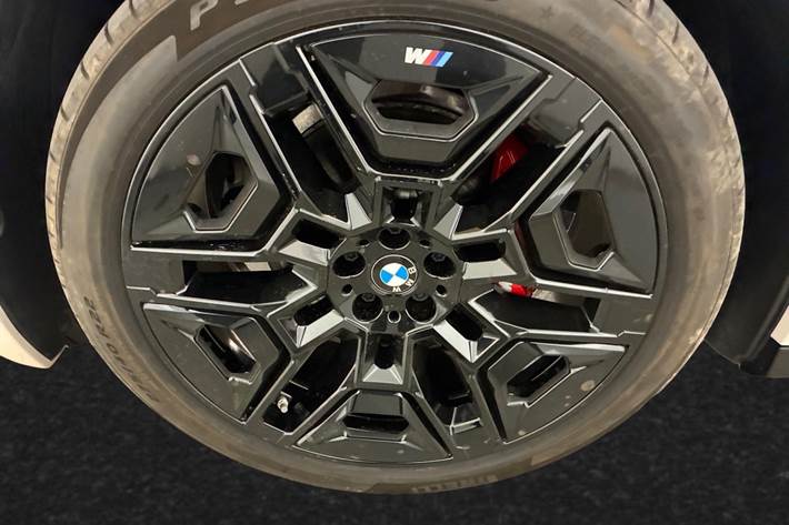 Beige BMW iX fra 2025