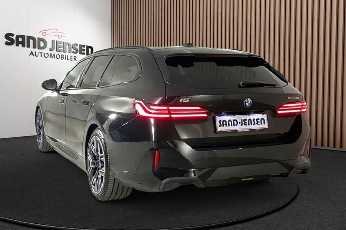 Sort BMW i5 fra 2025