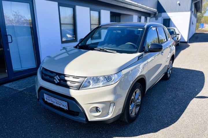 Grå Suzuki Vitara fra 2015 set udefra