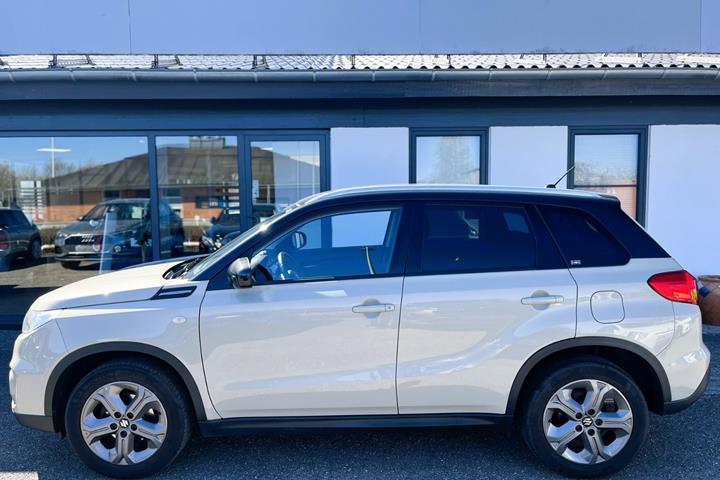 Grå Suzuki Vitara fra 2015