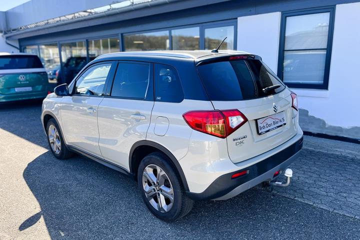 Grå Suzuki Vitara fra 2015