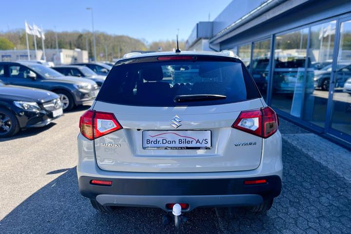 Grå Suzuki Vitara fra 2015