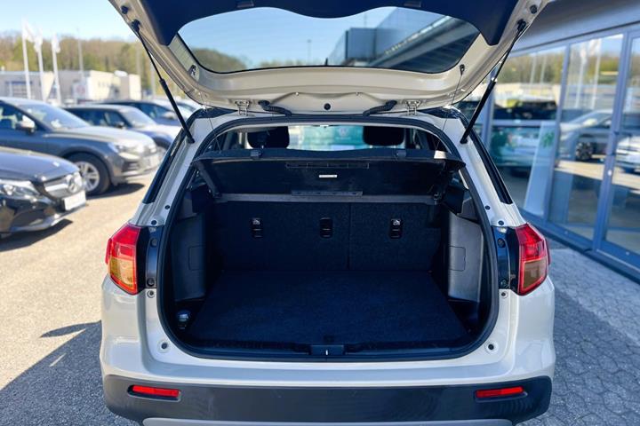 Grå Suzuki Vitara fra 2015
