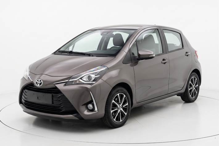 Grå Toyota Yaris fra 2020