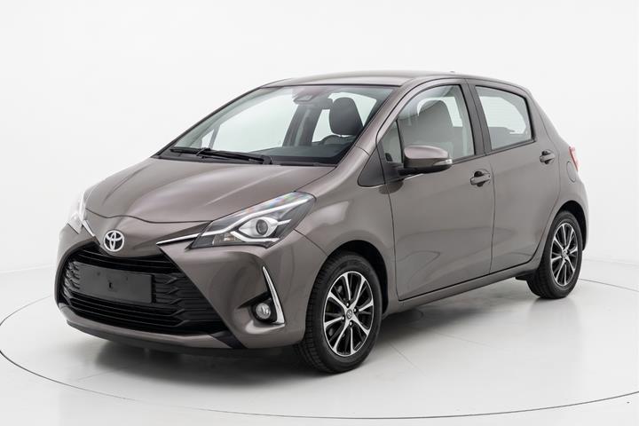 Grå Toyota Yaris fra 2020 set udefra
