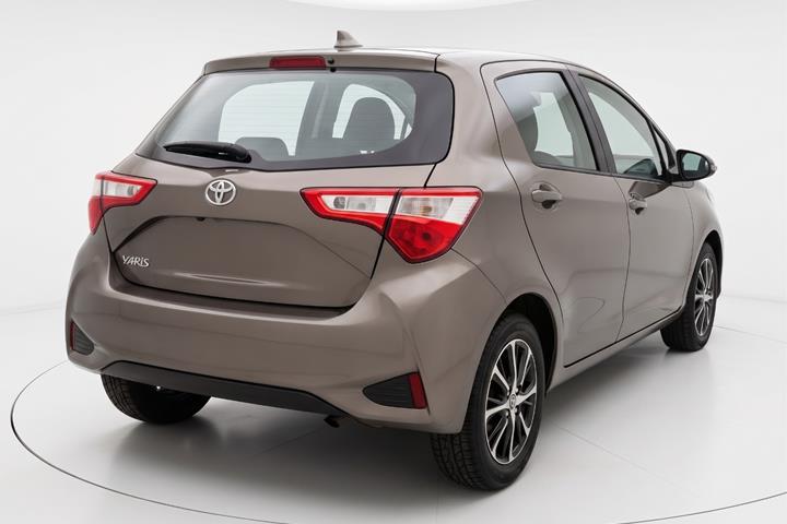 Grå Toyota Yaris fra 2020