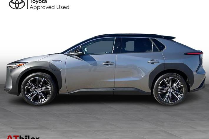 Grå Toyota BZ4X fra 2024