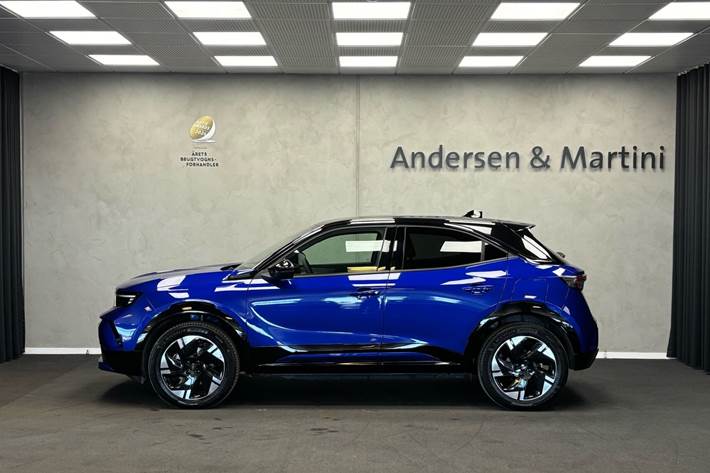 Blå Opel Mokka-e fra 2025