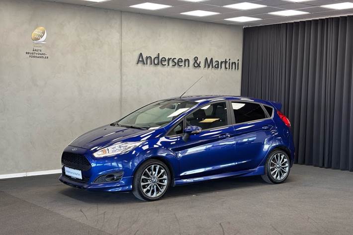 Blå Ford Fiesta fra 2017