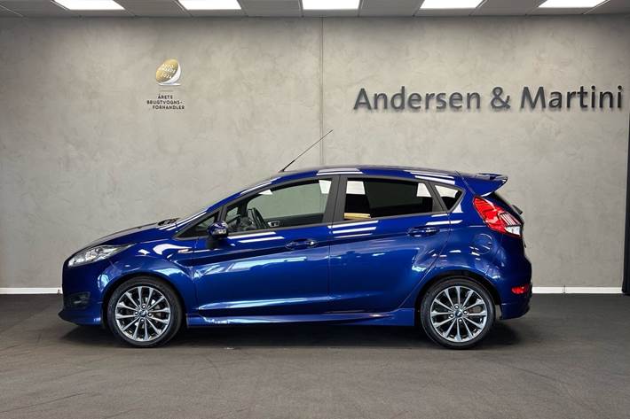 Blå Ford Fiesta fra 2017