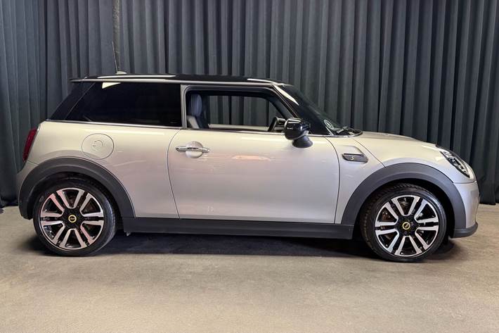 Sølv Mini Cooper fra 2022