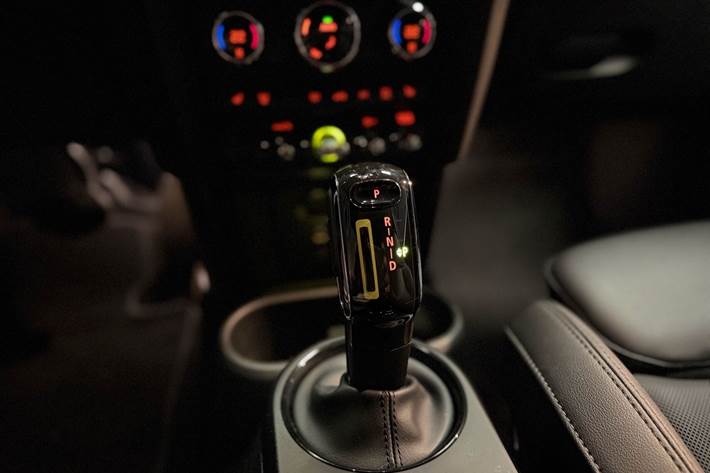 Sølv Mini Cooper fra 2022