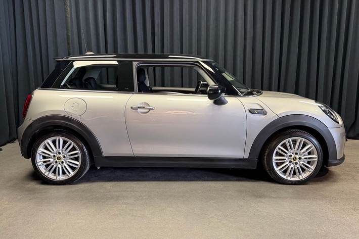 Sølv Mini Cooper fra 2023