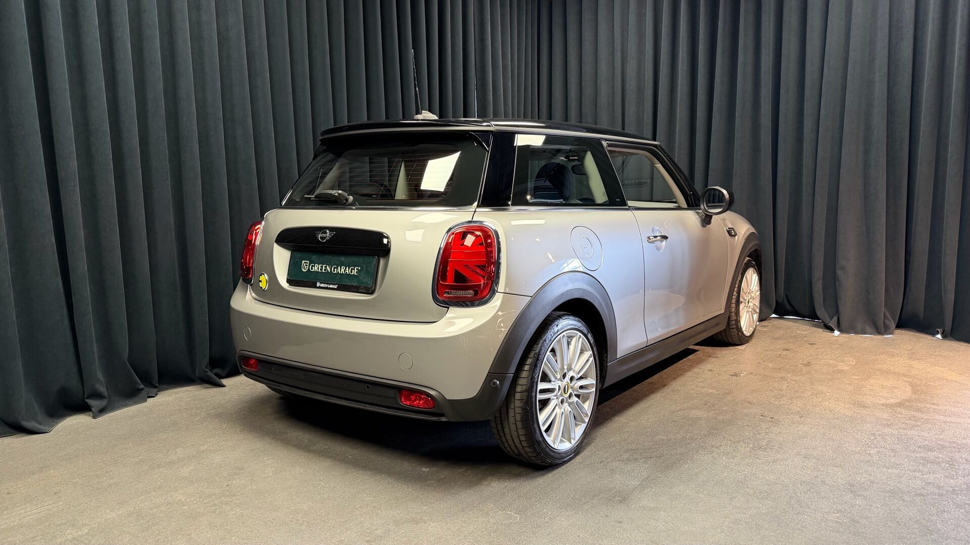 Sølv Mini Cooper fra 2023