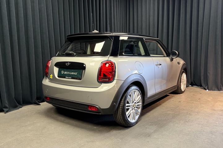 Sølv Mini Cooper fra 2023