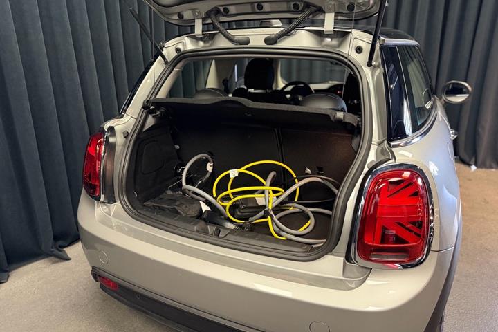 Sølv Mini Cooper fra 2023