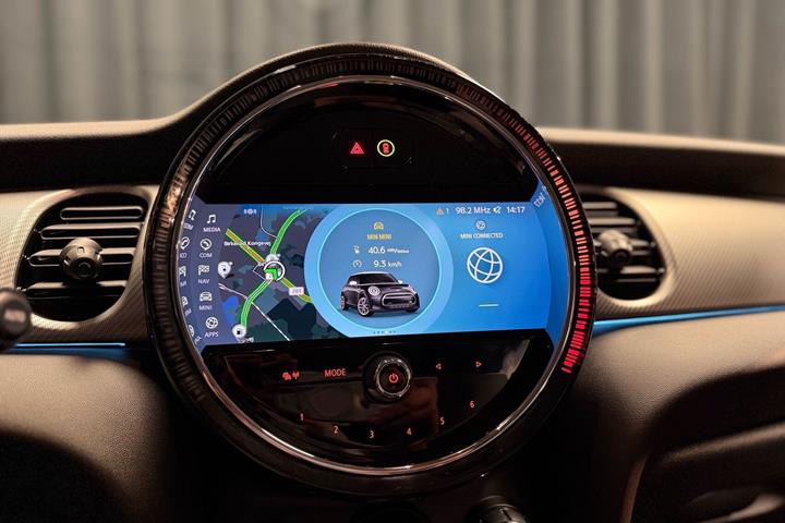 Sølv Mini Cooper fra 2023