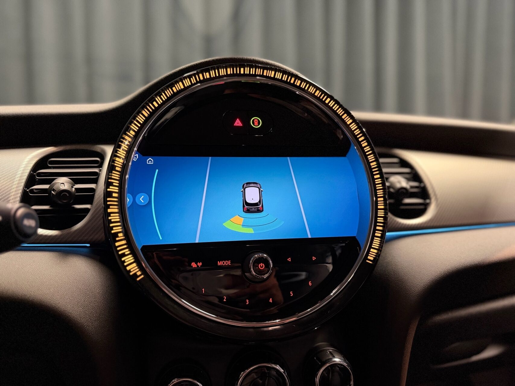 Sølv Mini Cooper fra 2023