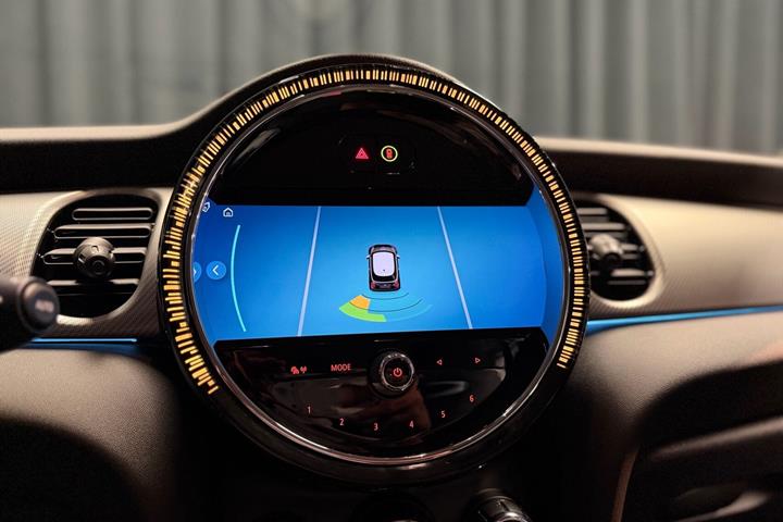 Sølv Mini Cooper fra 2023