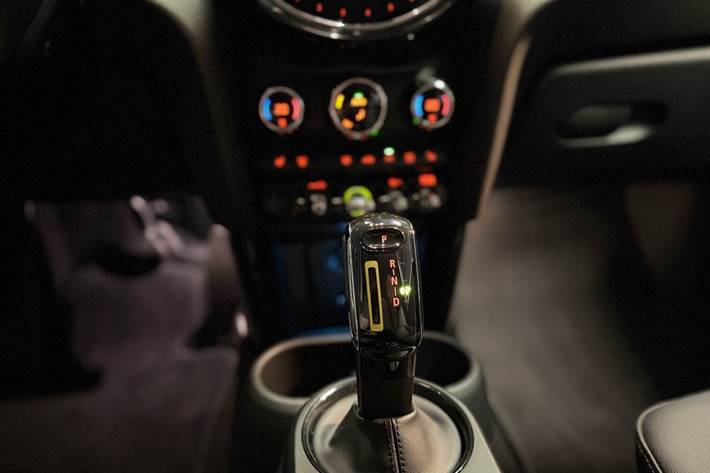 Sølv Mini Cooper fra 2023