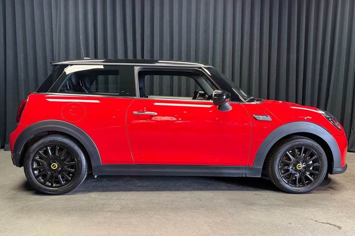 Rød Mini Cooper fra 2023
