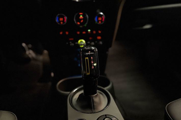 Rød Mini Cooper fra 2023
