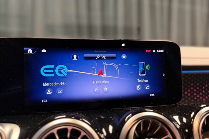 Sort Mercedes EQB 250+ fra 2024