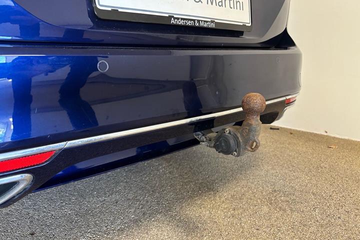 Blå VW Passat fra 2018