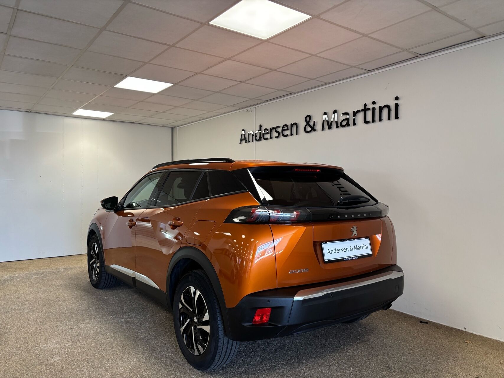 Orange Peugeot 2008 fra 2020