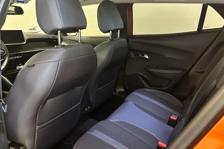 Orange Peugeot 2008 fra 2020