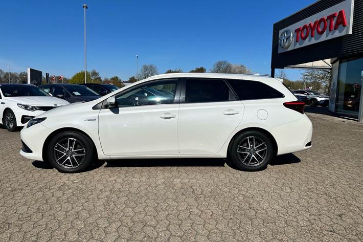 Hvid Toyota Auris fra 2018
