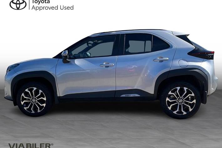 Sølv Toyota Yaris Cross fra 2024