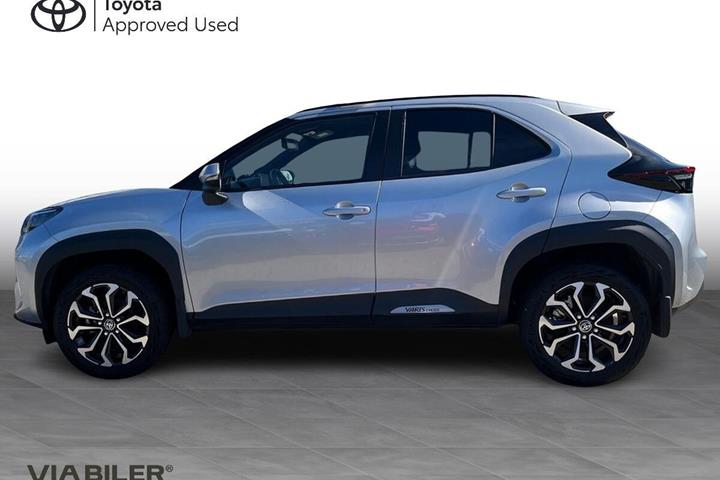 Sølv Toyota Yaris Cross fra 2024