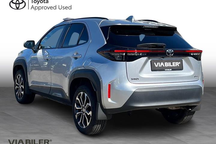 Sølv Toyota Yaris Cross fra 2024