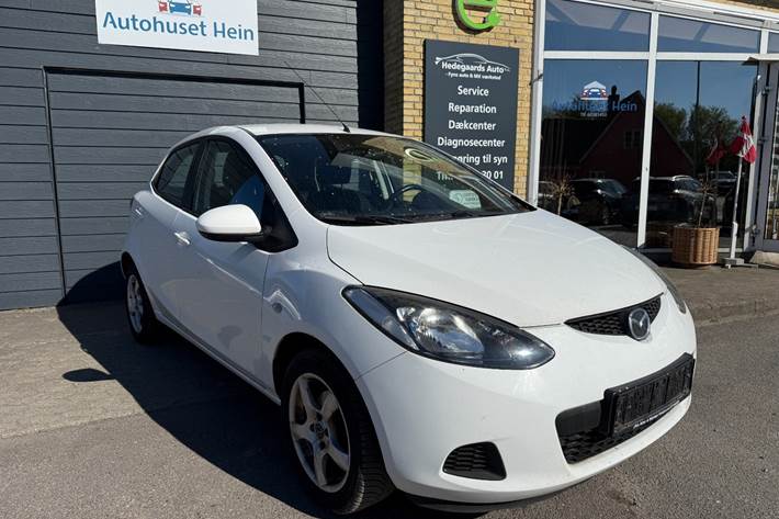 Hvid Mazda 2 fra 2009