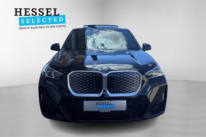 Sort BMW iX1 fra 2025