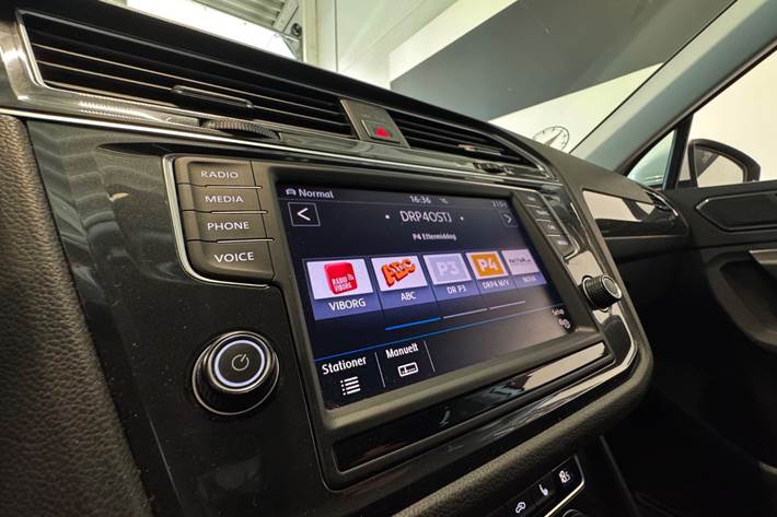 Hvid VW Tiguan fra 2017