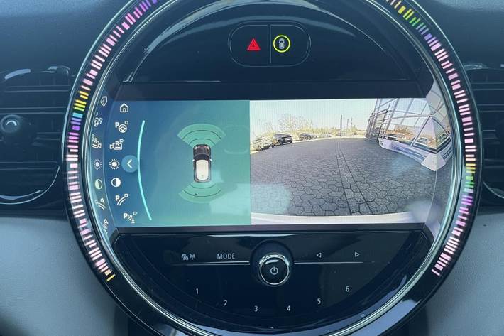 Hvid Mini Cooper SE fra 2023