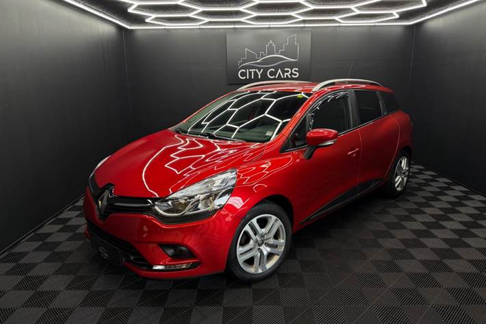 Rød Renault Clio IV fra 2018