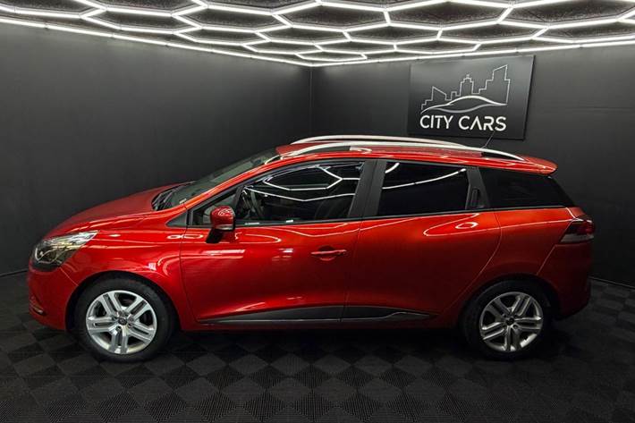 Rød Renault Clio IV fra 2018