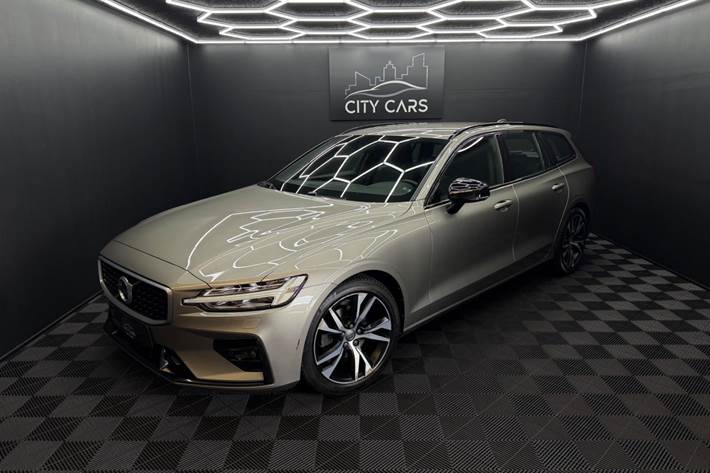 Grå Volvo V60 fra 2020