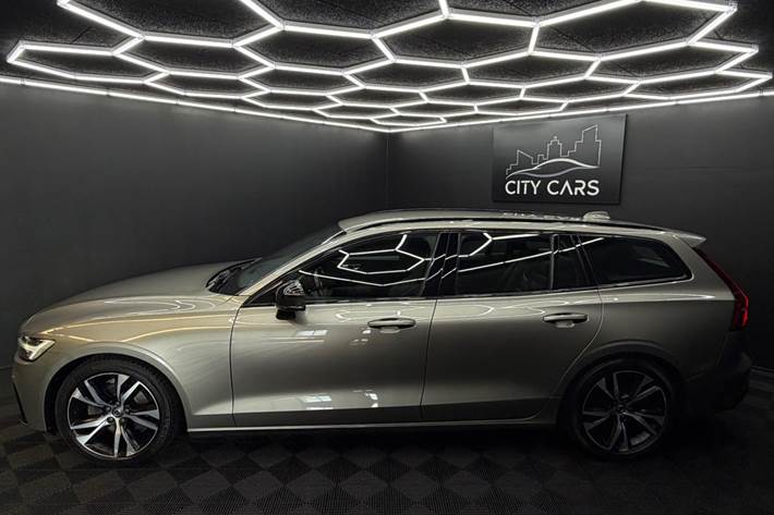 Grå Volvo V60 fra 2020