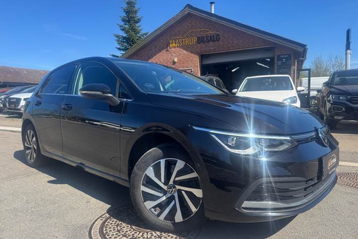 Sort VW Golf VIII fra 2021 set udefra